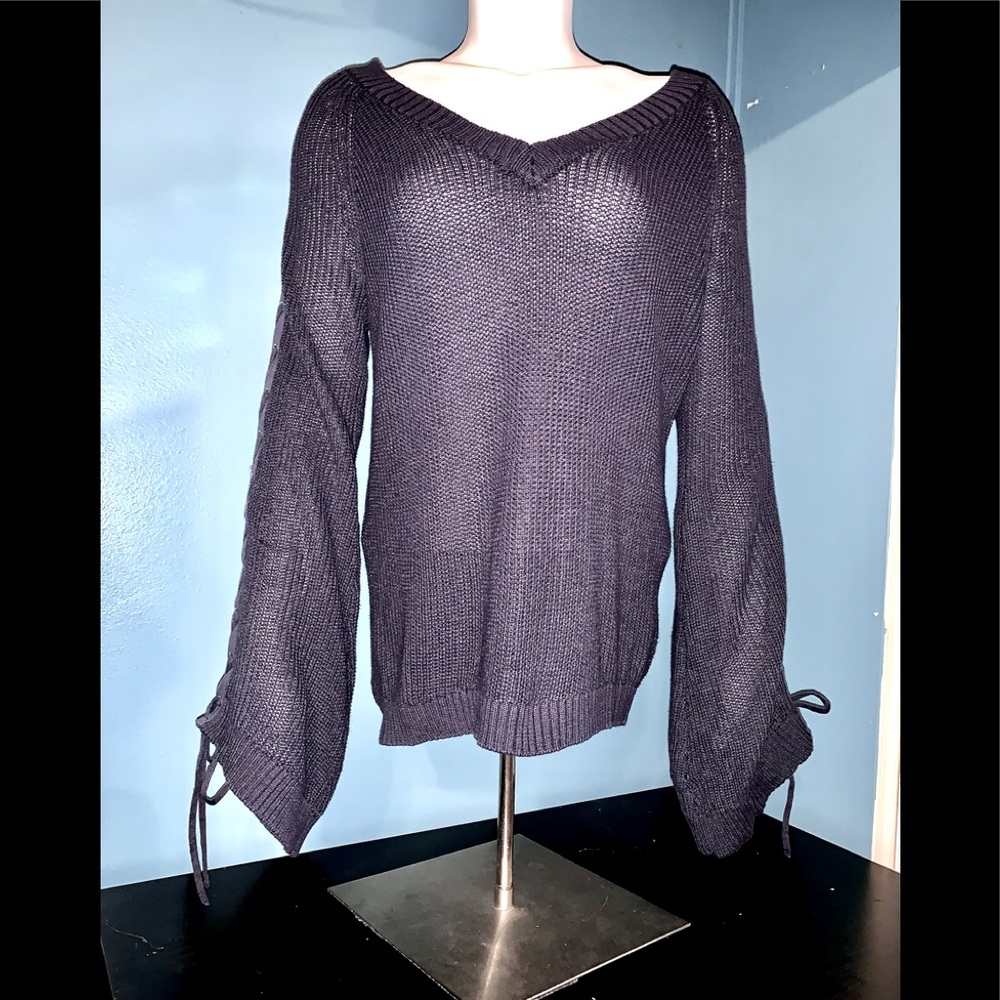 G by GUESS• Laced Up Knit Sweater/ size (M)